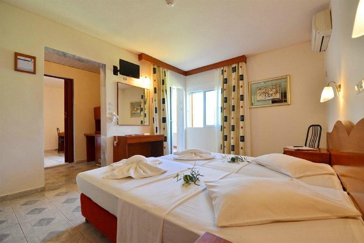 Sousouras Hotel Hanioti Buitenkant foto