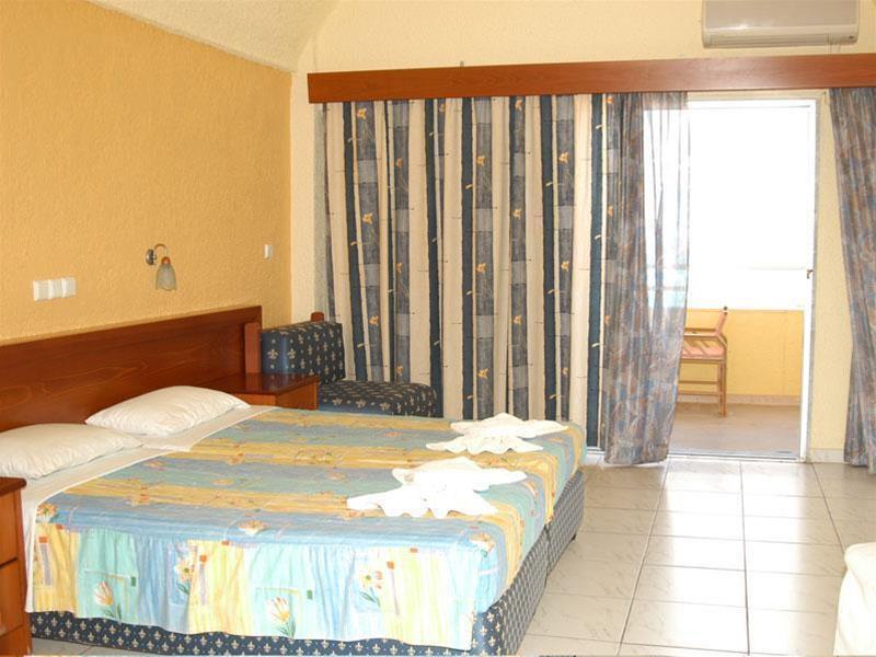 Sousouras Hotel Hanioti Buitenkant foto